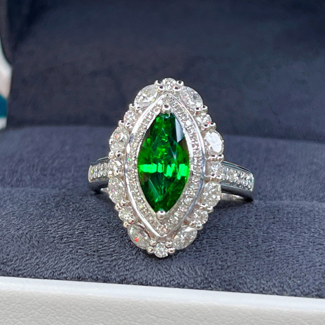 14k Gold 2.06 Ct Vivid Green Natural Tsavorite & Diamond Ring/pendant( Without Chain ) - 2