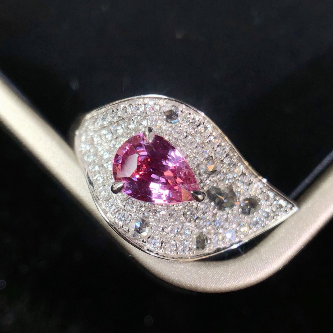 14k Gold 1.92 Ctw Natural Padparadscha Sapphire & Diamond Ring - 2