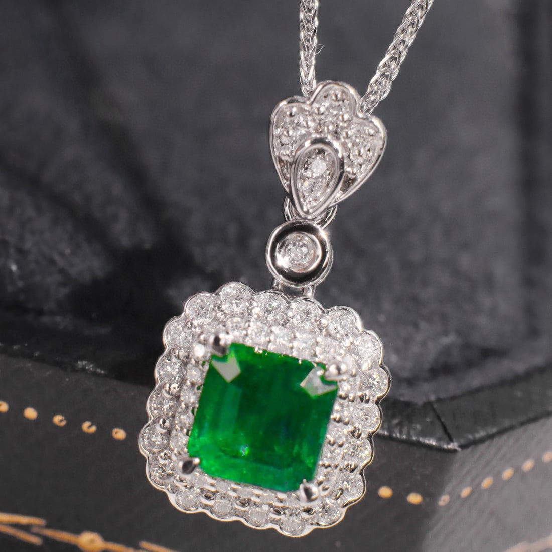 14k Gold 1.44 Ctw Vivid Green Natural Emerald & Diamond Pendant( Without Chain ) - 4