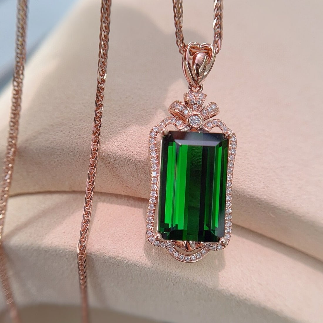 14k Gold 12.65 Ctw Natural Tourmaline & Diamond Pendant( Without Chain ): Ref:230940191 // gold content:14k gold // main gemstone:tourmaline // shape:octagonal // carat weight:12. 42ct // color:green // treatment:natural // // adjacent gemstone 2 : diamond // shape:round