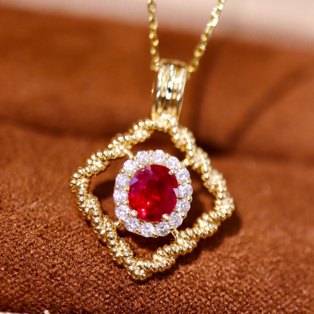 14k Gold 1.11 Ctw Vivid Red Natural Ruby & Diamond Pendant( Without Chain ): Ref:230940194 // gold content:14k gold // main gemstone:ruby // shape:oval // carat weight:0. 91ct // color:vivid red // treatment:natural // // adjacent gemstone 2 : diamond // shape:round // carat w