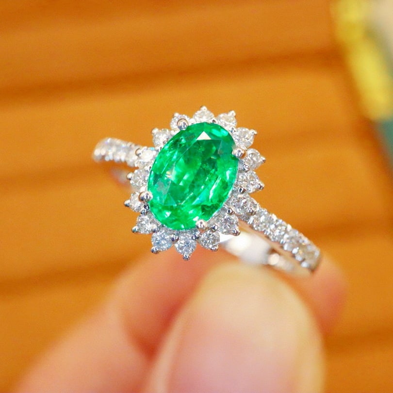 14k Gold 1.27 Ctw Vivid Green Natural Emerald & Diamond Ring - 3