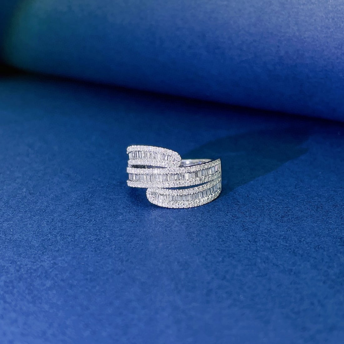 14k Gold 0.85 Ctw Natural H Diamond Ring - 4