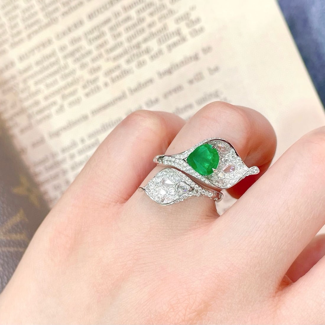 14k Gold 2.96 Ctw Vivid Green Natural Emerald & Diamond Ring - 4