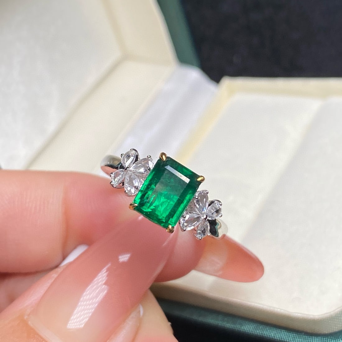 14k Gold 2.16 Ctw Vivid Green Natural Emerald & Diamond Ring - 2