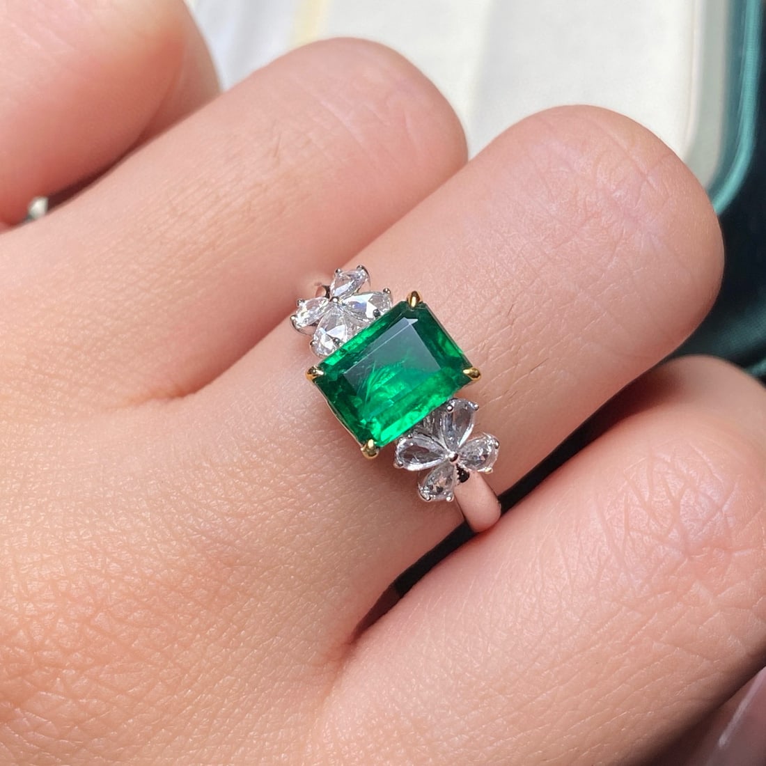 14k Gold 2.16 Ctw Vivid Green Natural Emerald & Diamond Ring - 3