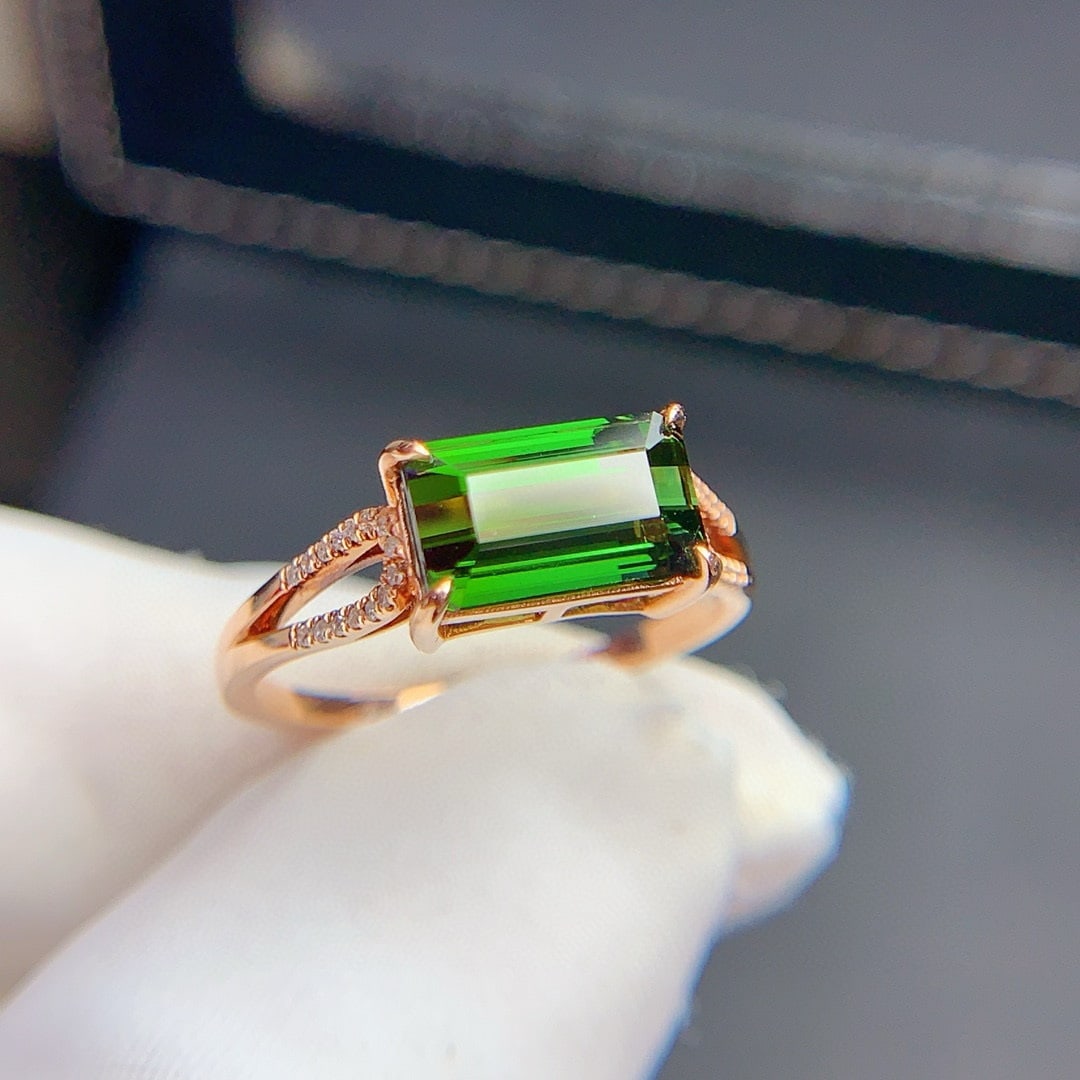 14k Gold 2.6 Ct Natural Tourmaline & Diamond Ring: Ref:230940220 // gold content:14k gold // ring size:7. 25us // // main gemstone:tourmaline // shape:octagonal // carat weight:2. 6ct // color:green // treatment:natural // // adjacent gemstone 2 :