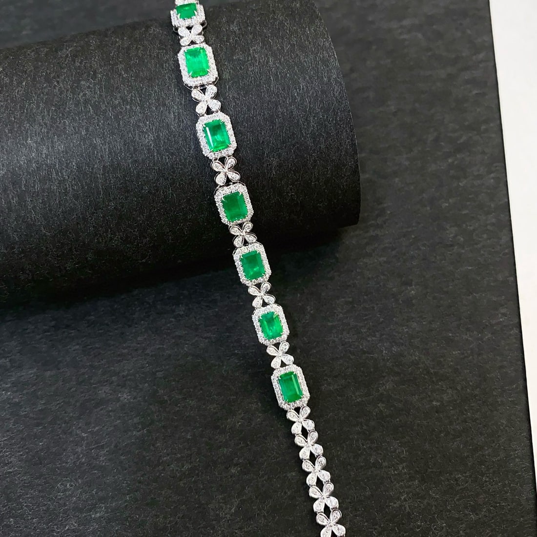 14k Gold 5.03 Ctw Vivid Green Natural Emerald & Diamond Bracelet - 2