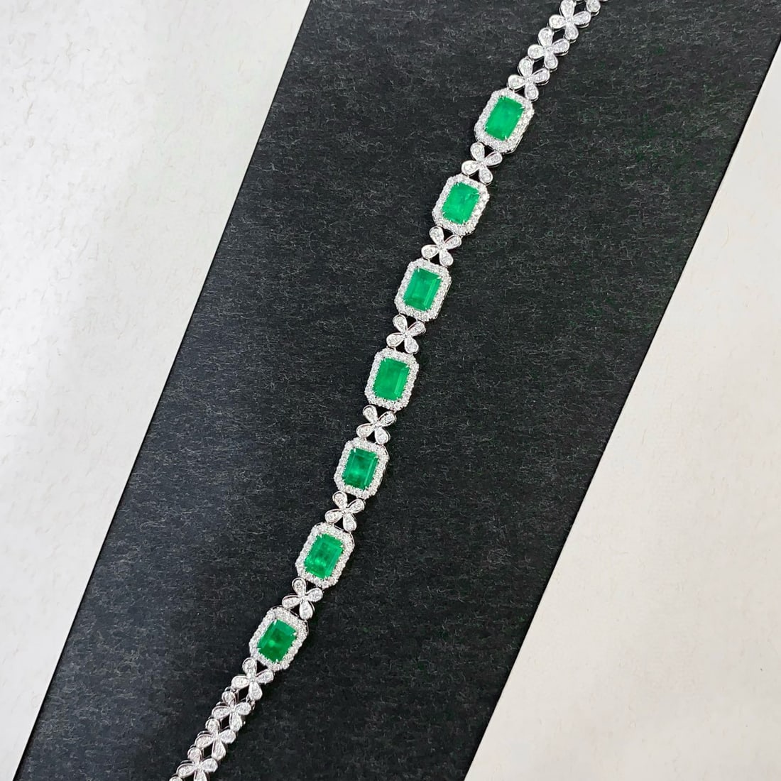 14k Gold 5.03 Ctw Vivid Green Natural Emerald & Diamond Bracelet - 3