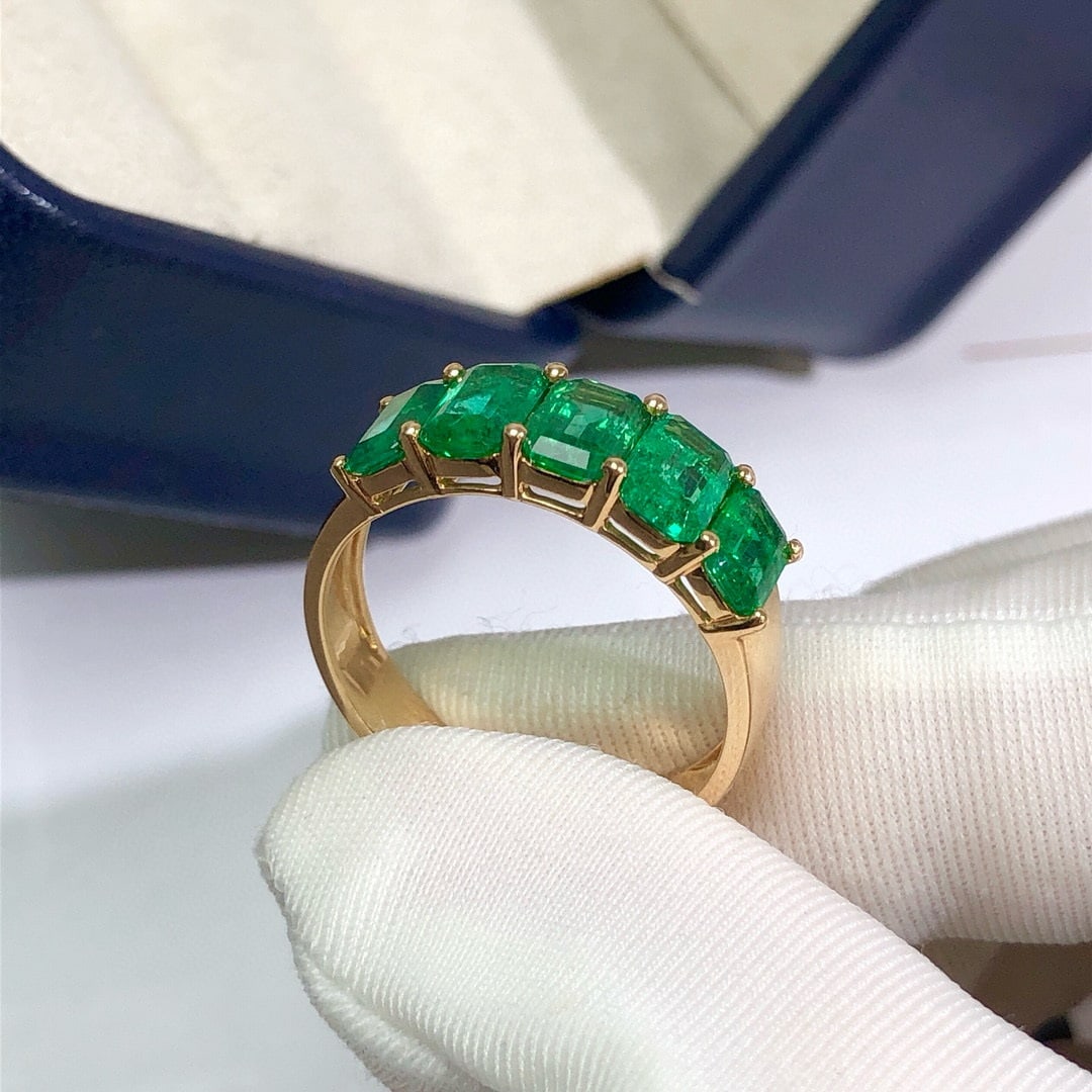 14k Gold 2.2 Ct Vivid Green Natural Emerald Ring - 2