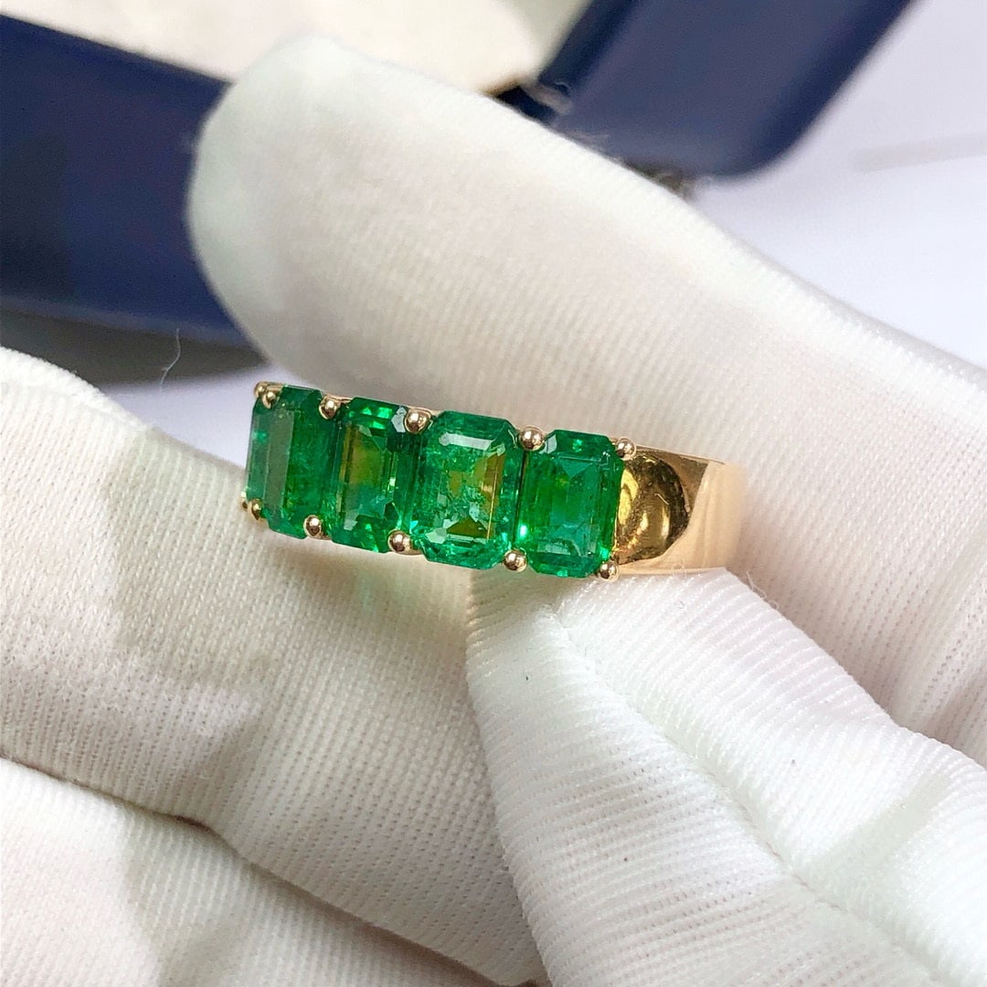 14k Gold 2.2 Ct Vivid Green Natural Emerald Ring - 5