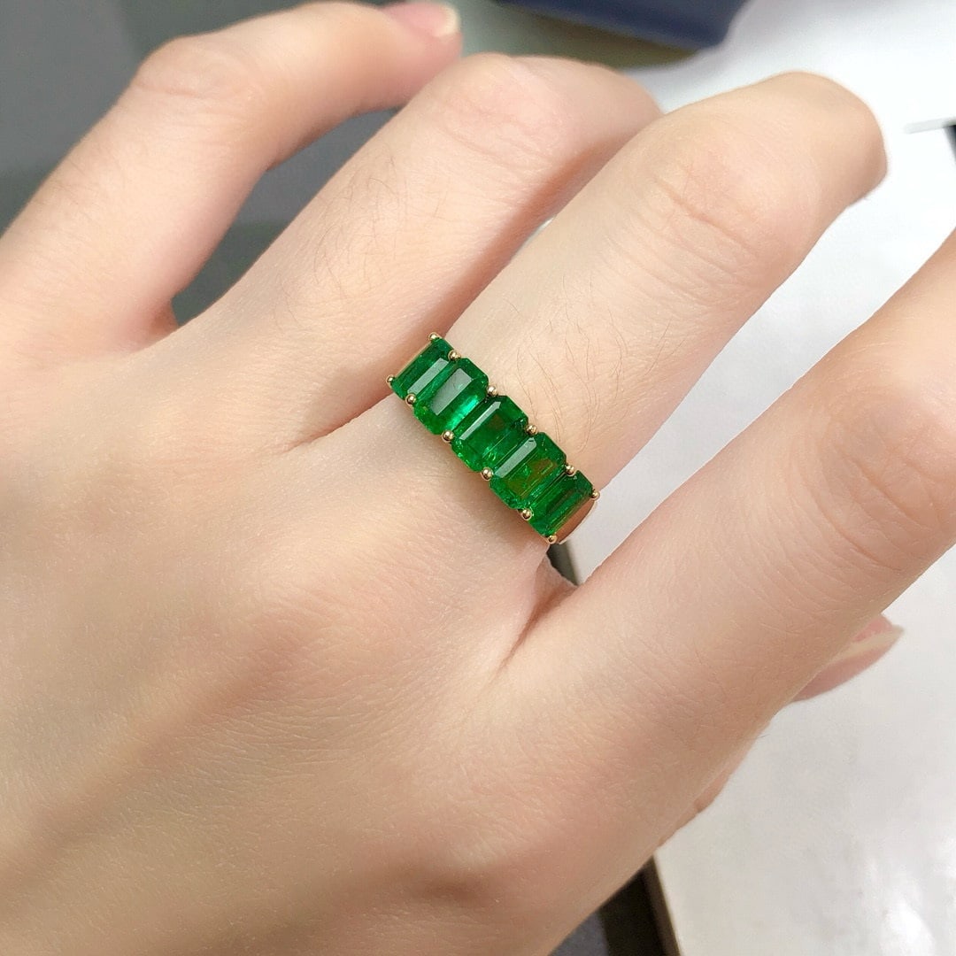 14k Gold 2.2 Ct Vivid Green Natural Emerald Ring - 6