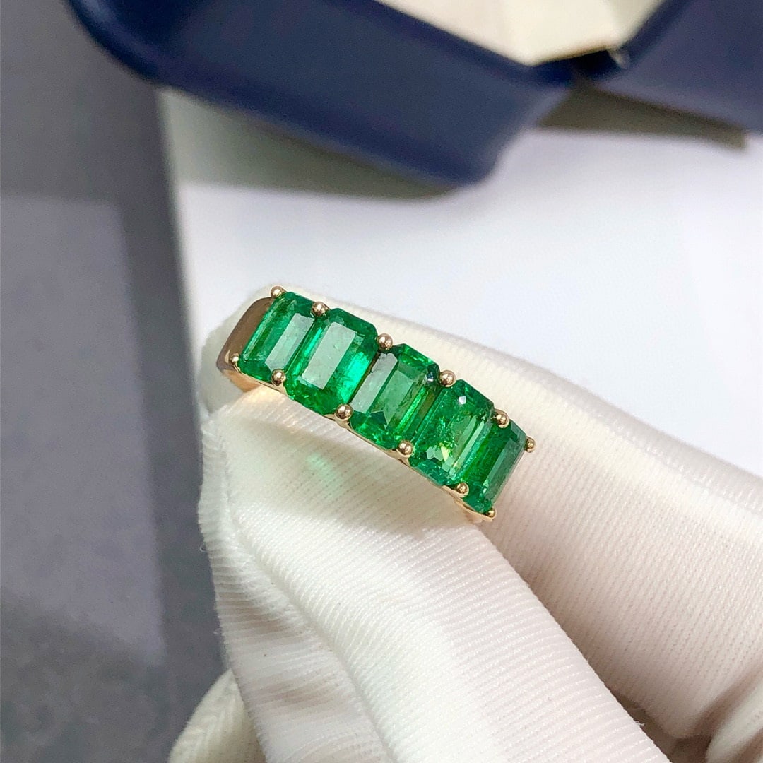 14k Gold 2.2 Ct Vivid Green Natural Emerald Ring - 7