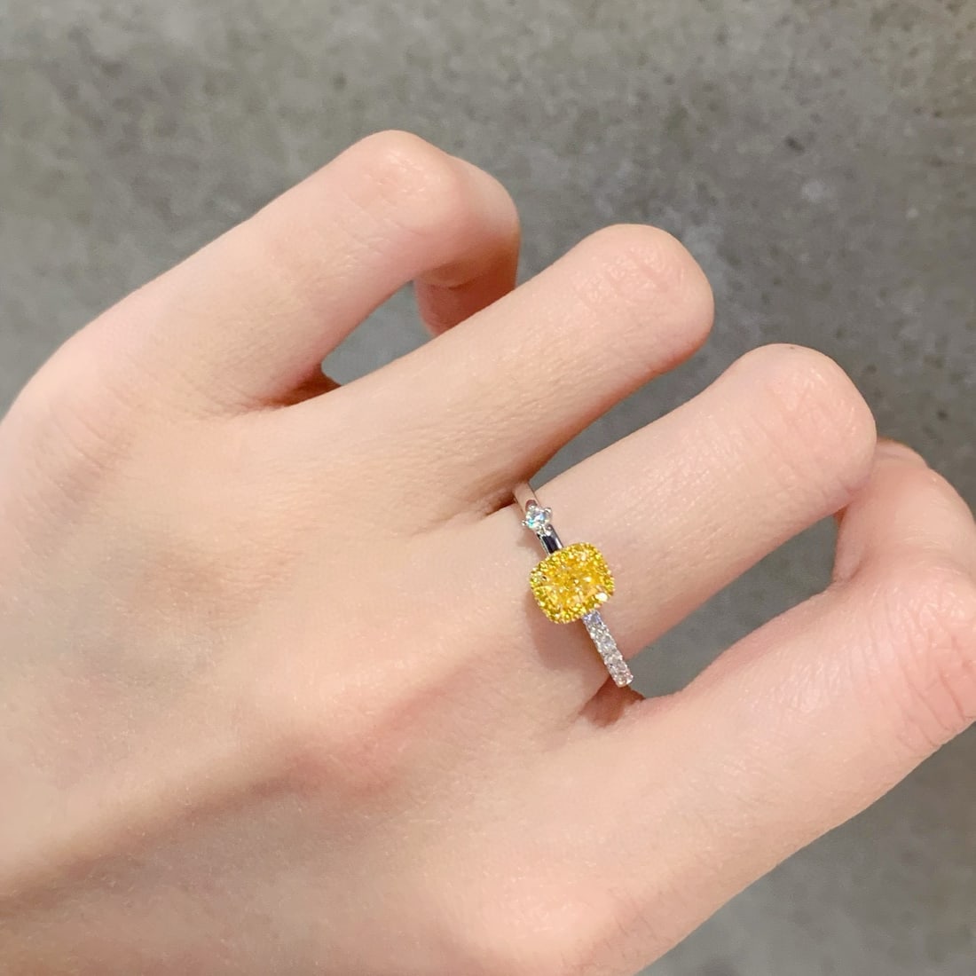 14k Gold 0.51 Ctw Natural Yellow Diamond & Diamond Ring - 6