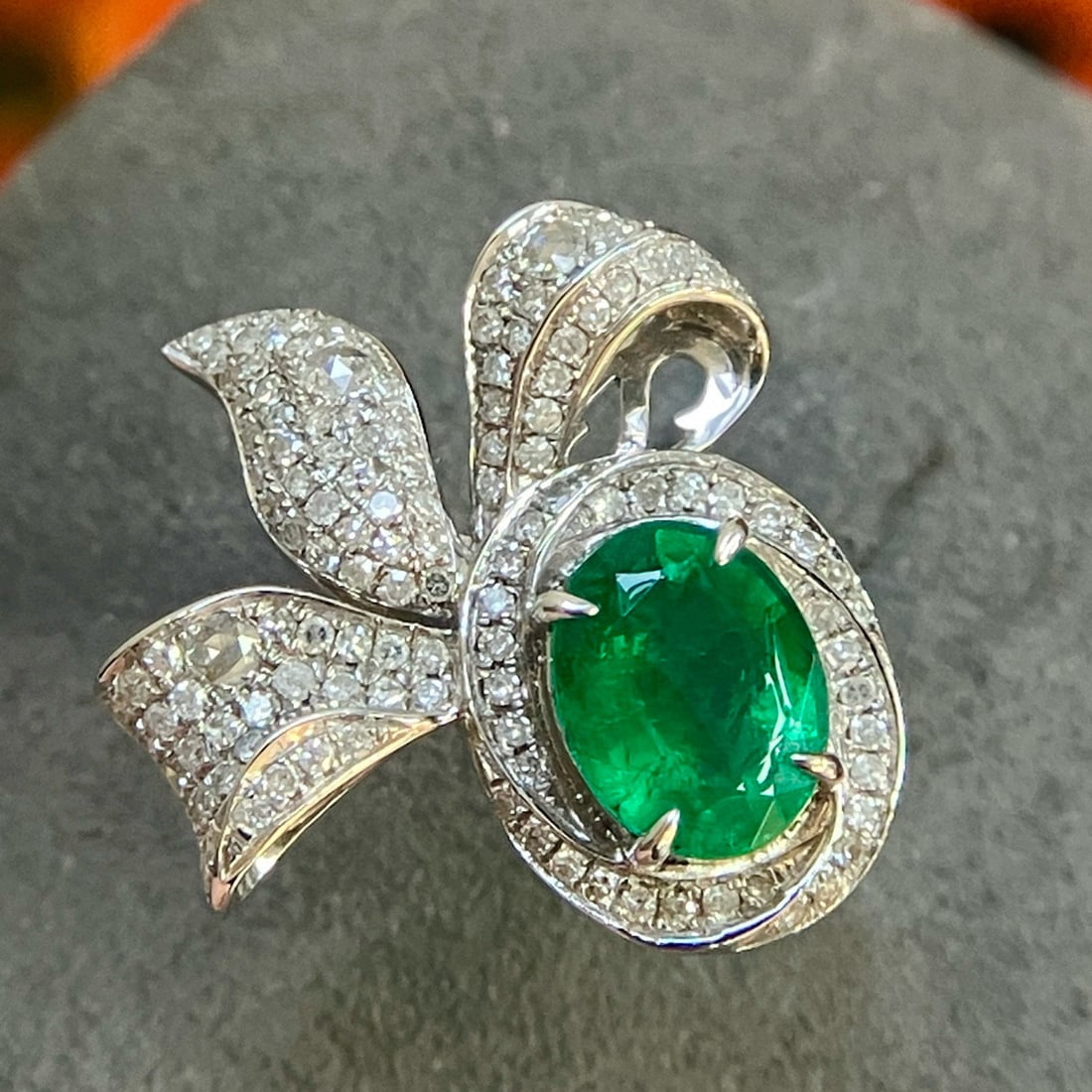 14k Gold 2.57 Ctw Vivid Green Natural Emerald & Diamond Ring - 4