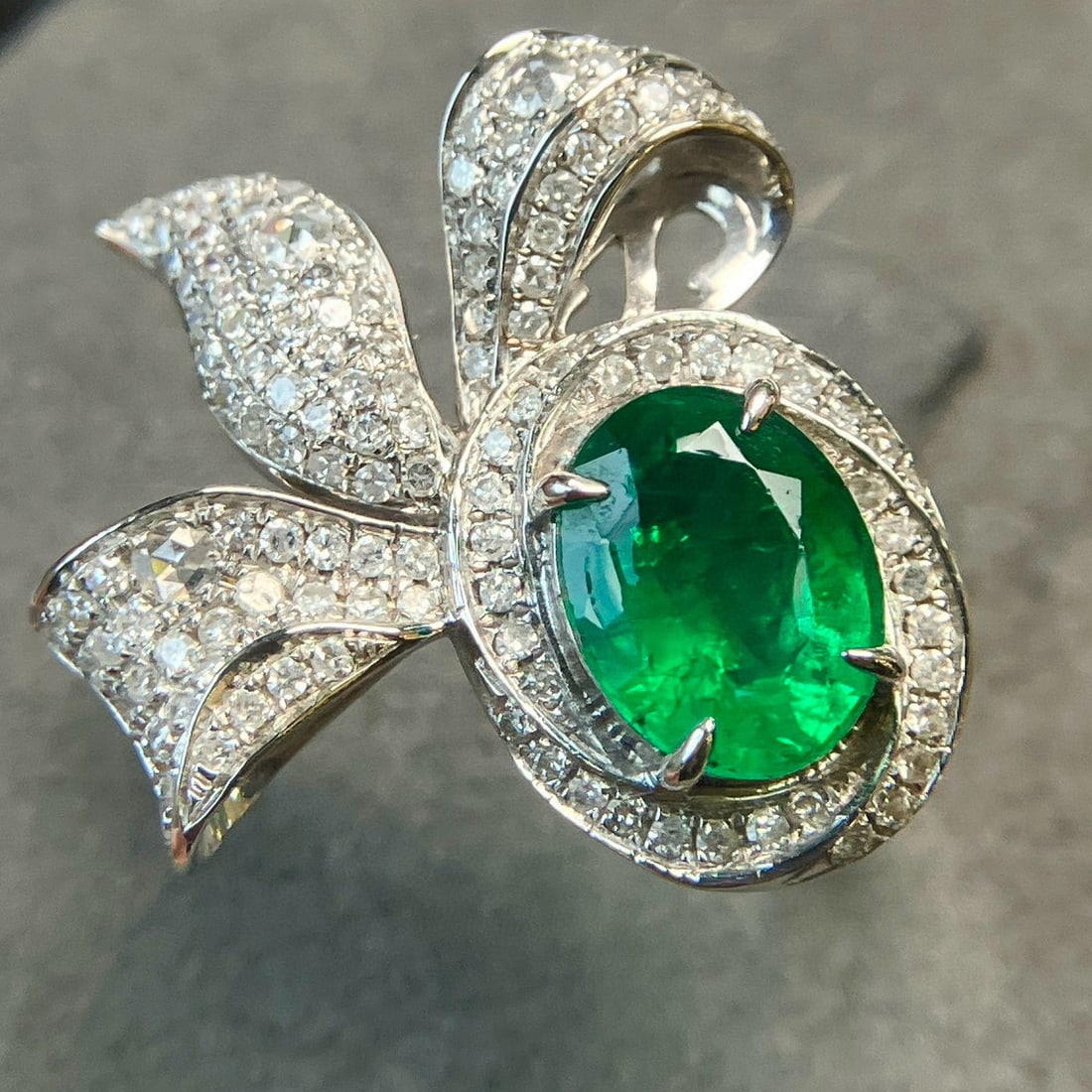 14k Gold 2.57 Ctw Vivid Green Natural Emerald & Diamond Ring - 7