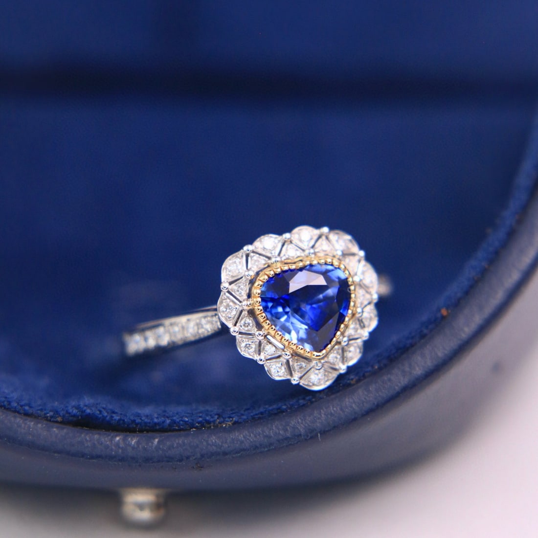 14k Gold 1.26 Ctw Vivid Blue Natural Sapphire & Diamond Ring - 3