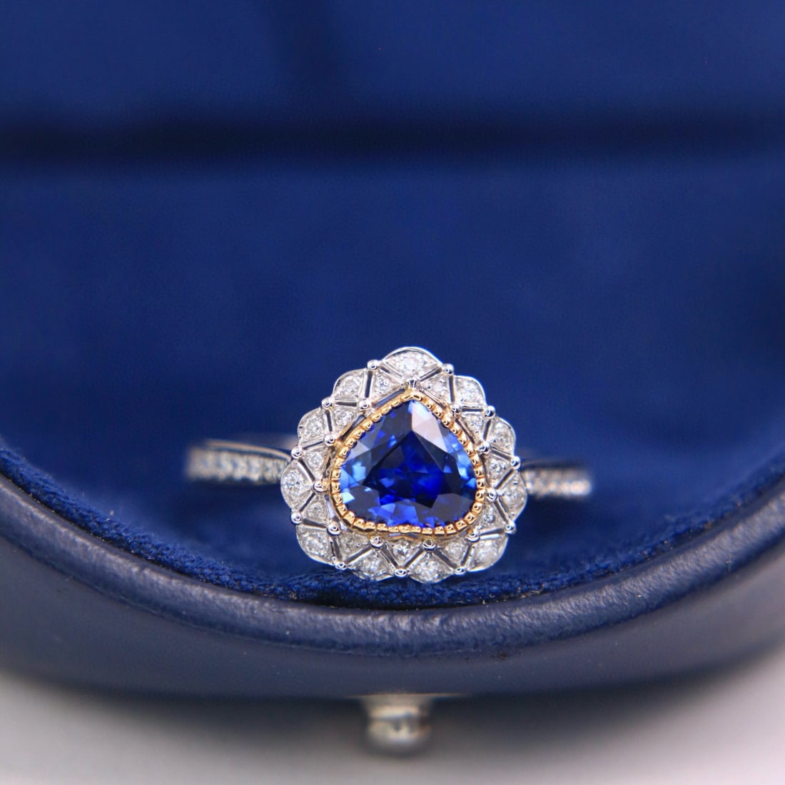 14k Gold 1.26 Ctw Vivid Blue Natural Sapphire & Diamond Ring - 4