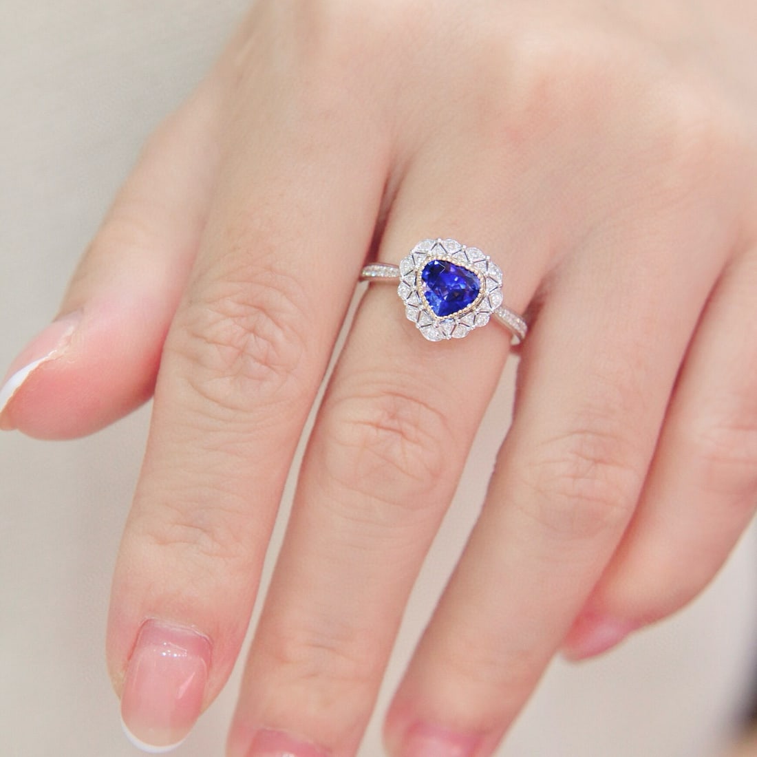 14k Gold 1.26 Ctw Vivid Blue Natural Sapphire & Diamond Ring - 5