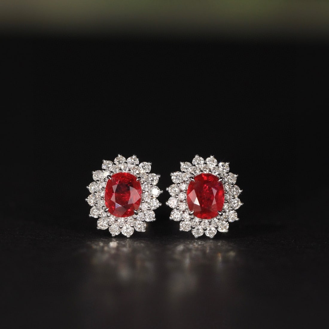 14k Gold 1.68 Ctw Natural Ruby & Diamond Earrings: Ref:230940252 // gold content:14k gold // main gemstone:ruby // shape:oval // carat weight:1. 00ct // color:pigeonblood red // treatment:natural // // adjacent gemstone 2 : diamond // shape:round // c