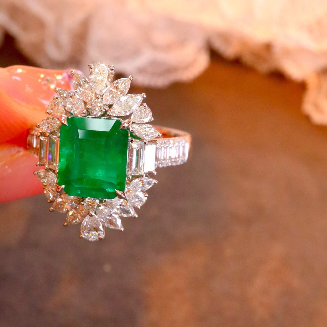 14k Gold 4.38 Ctw Vivid Green Natural Emerald & Diamond Ring - 2