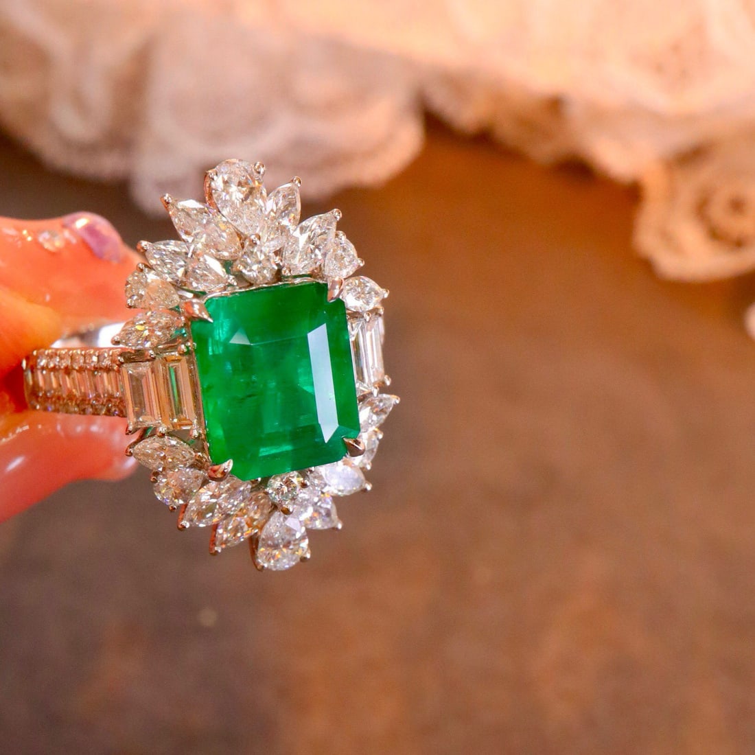 14k Gold 4.38 Ctw Vivid Green Natural Emerald & Diamond Ring - 4