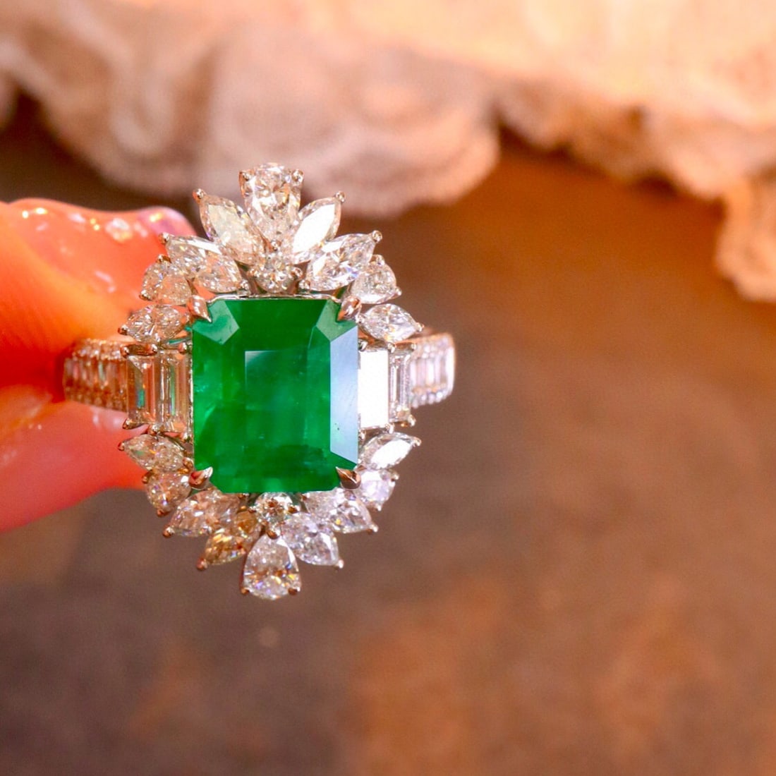 14k Gold 4.38 Ctw Vivid Green Natural Emerald & Diamond Ring - 5