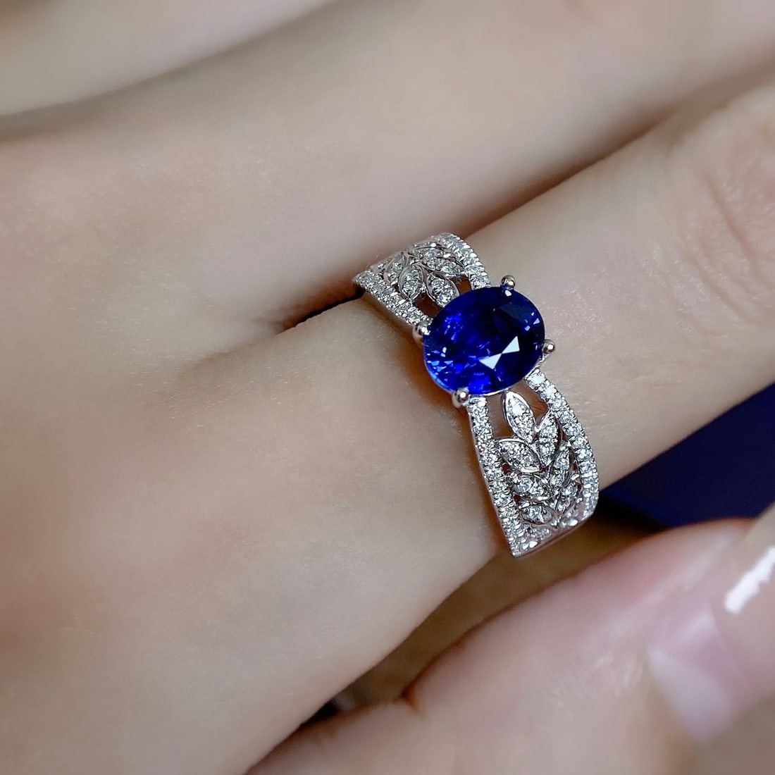 14k Gold 1.44 Ctw Vivid Blue Natural Sapphire & Diamond Ring - 2