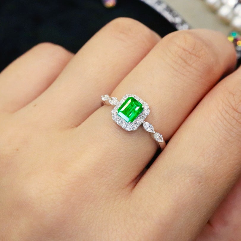 14k Gold 1.01 Ctw Vivid Green Natural Emerald & Diamond Ring - 5