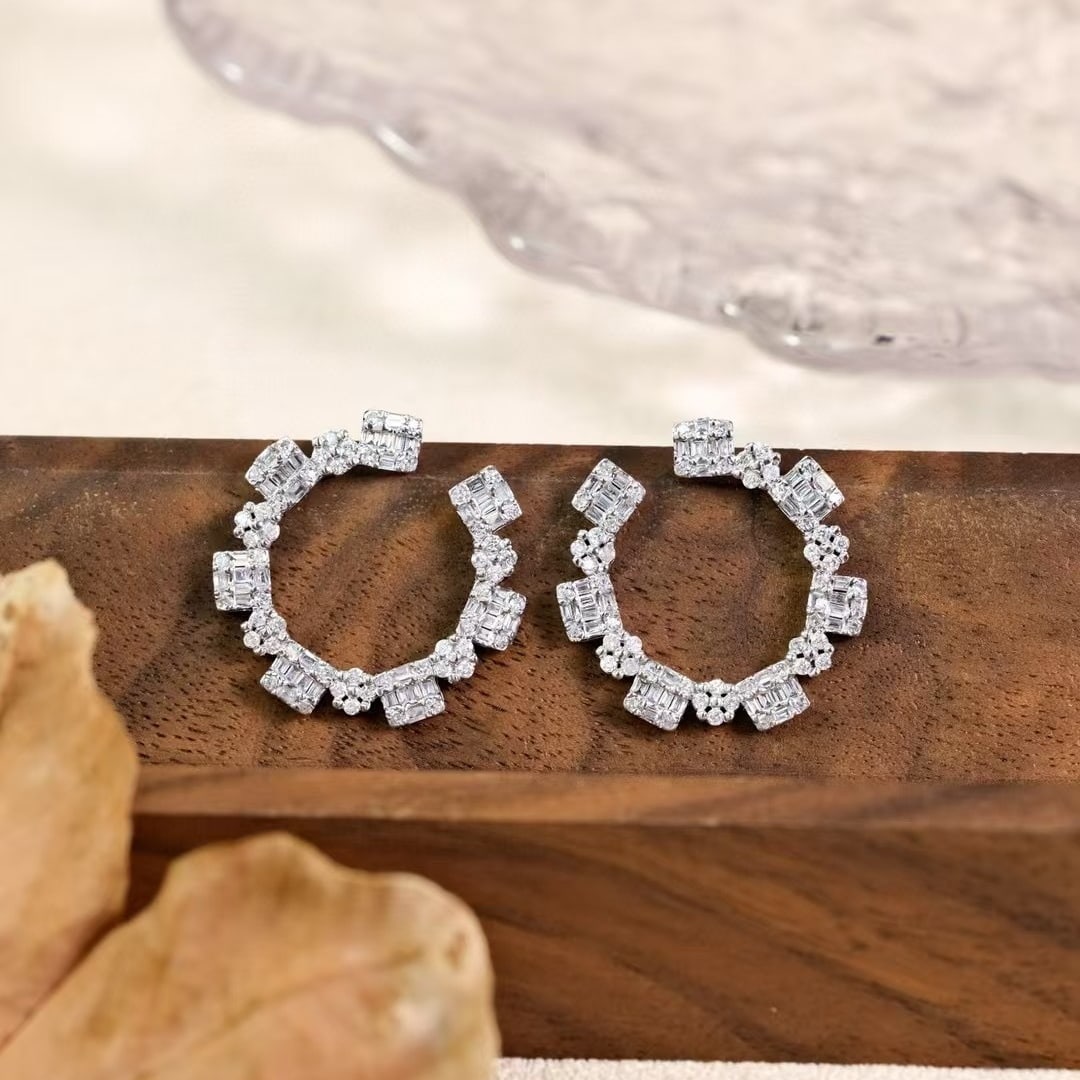 14k Gold 1 Ct Natural H Diamond Earrings: Ref:230940268 // gold content:14k gold // main gemstone:diamond // shape:multiply // carat weight:1ct // clarity grade:vs-si // color:h // treatment:natural // Condition: NewLow Estimate: