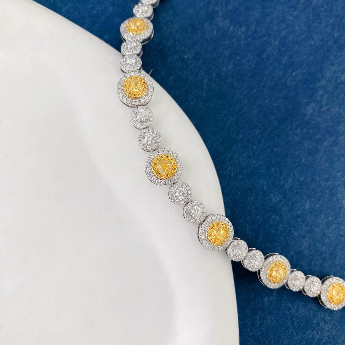 14k Gold 4.93 Ctw Natural Yellow Diamond & Diamond Bracelet - 3