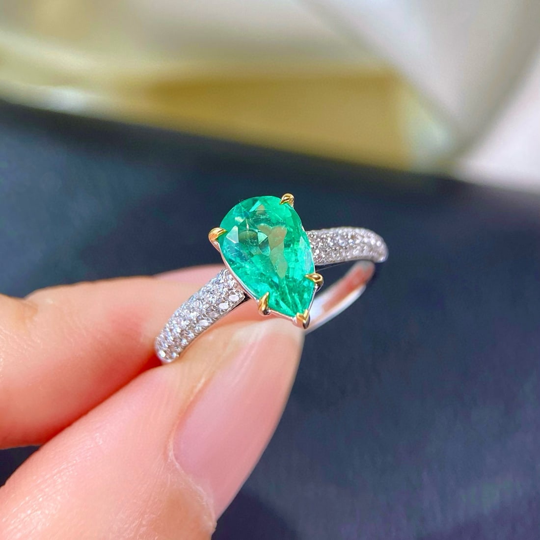 14k Gold 1.57 Ctw Vivid Green Natural Emerald & Diamond Ring - 2