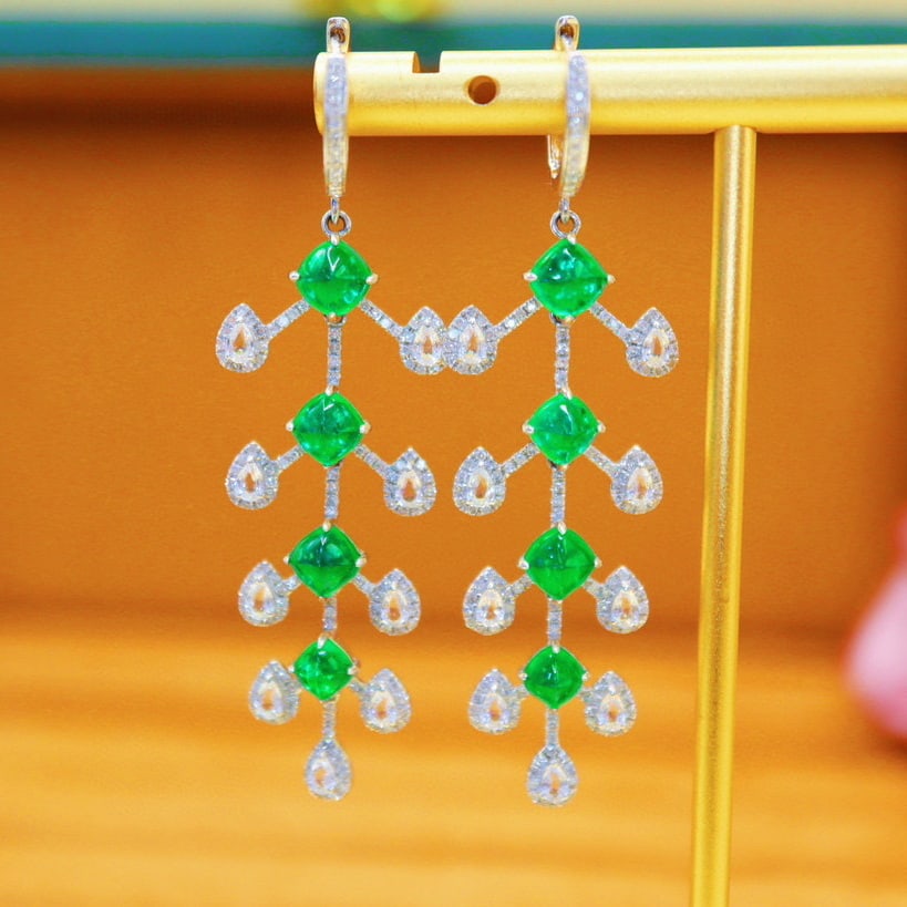 14k Gold 5.55 Ctw Vivid Green Natural Emerald & Diamond Earrings: Ref:230940286 // gold content:14k gold // main gemstone:emerald // shape:suger-loaf // carat weight:4. 68ct // color:vivid green // treatment:natural // // adjacent gemstone 2 : diamond // number of s