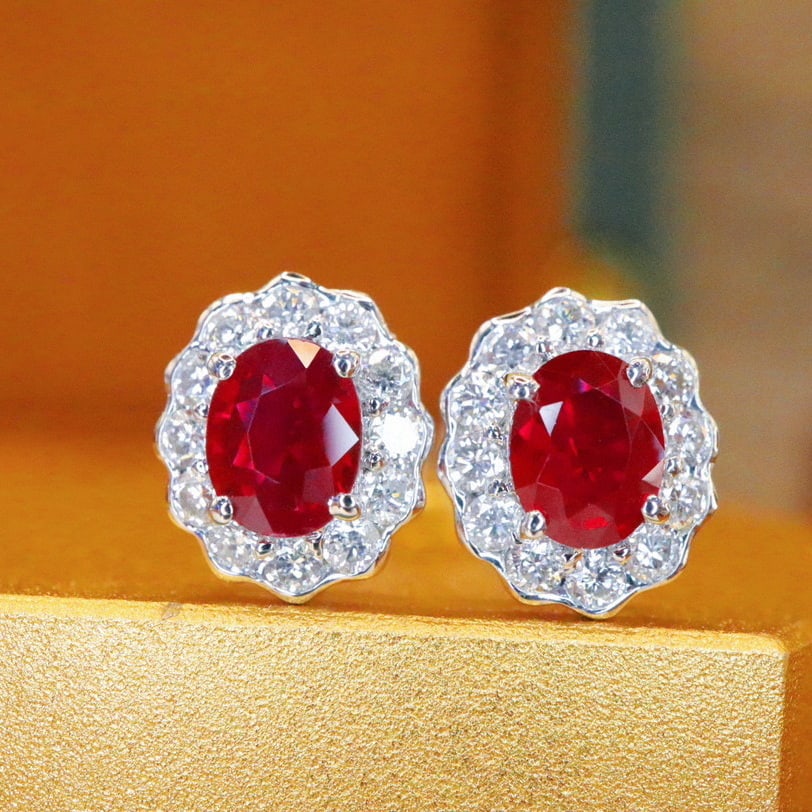 14k Gold 0.91 Ctw Natural Ruby & Diamond Earrings: Ref:230940299 // gold content:14k gold // main gemstone:ruby // shape:oval // carat weight:0. 62ct // color:pigeonblood red // treatment:natural // // adjacent gemstone 2 : diamond // number of