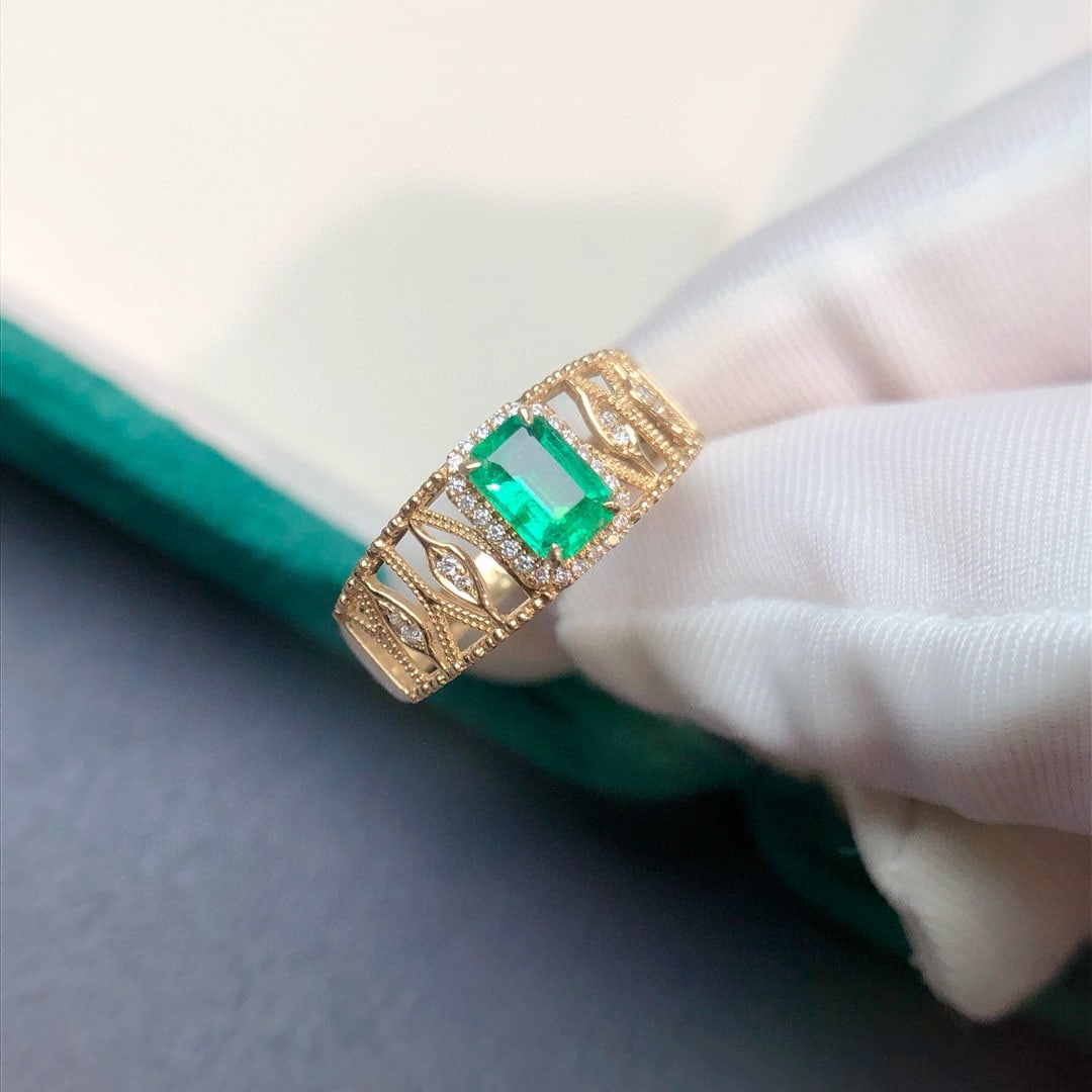 14k Gold 0.57 Ctw Vivid Green Natural Emerald & Diamond Ring - 5