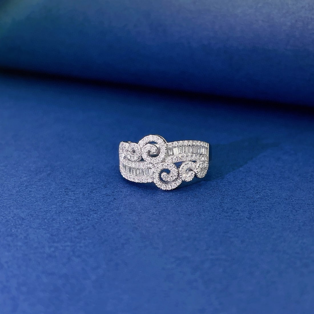 14k Gold 0.51 Ctw Natural H Diamond Ring: Ref:230940313 // gold content:14k gold // ring size:7. 25us // // main gemstone:diamond // shape:baguette // carat weight:0. 15ct // clarity grade:vs-si // color:h // treatment:natural // //