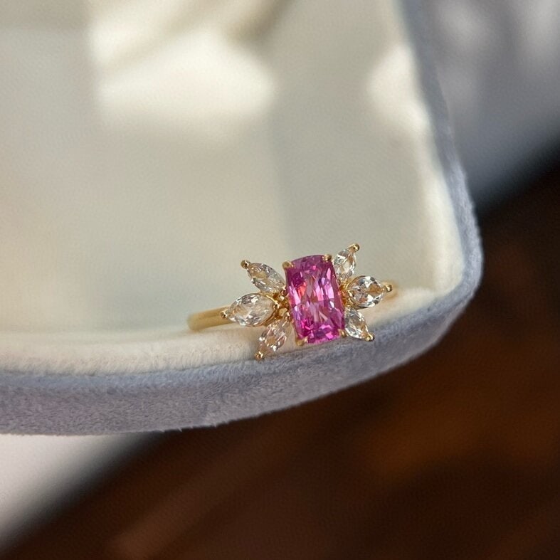 14k Gold 1.63 Ctw Natural Padparadscha Sapphire & Spinel Ring: Ref:230940329 // gold content:14k gold // ring size:7. 25us // // main gemstone:padparadscha sapphire // shape:cushion // carat weight:1. 01ct // color:orangish pink // treatment:natural // //