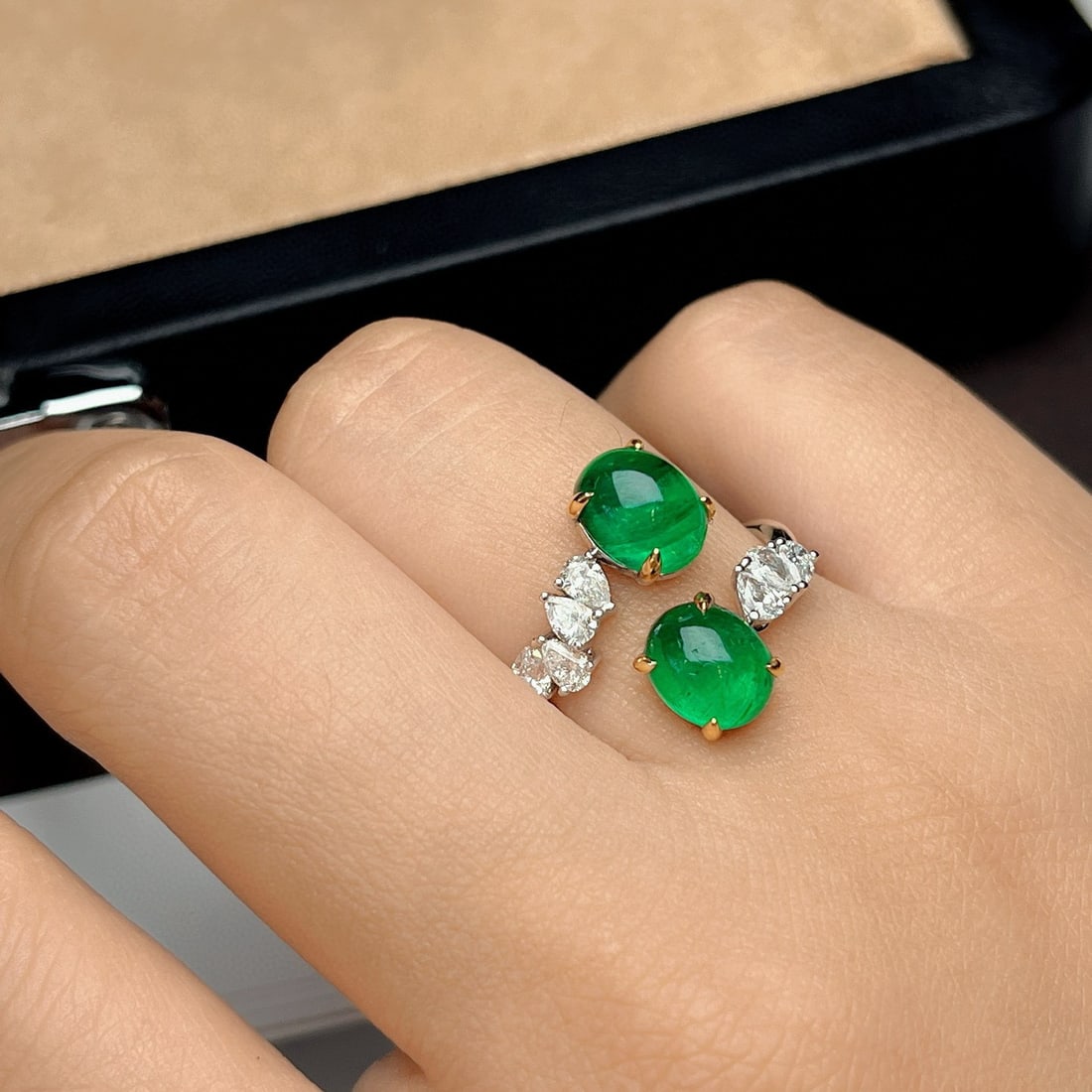 14k Gold 4.20 Ct Vivid Green Natural Emerald & Diamond Ring - 7