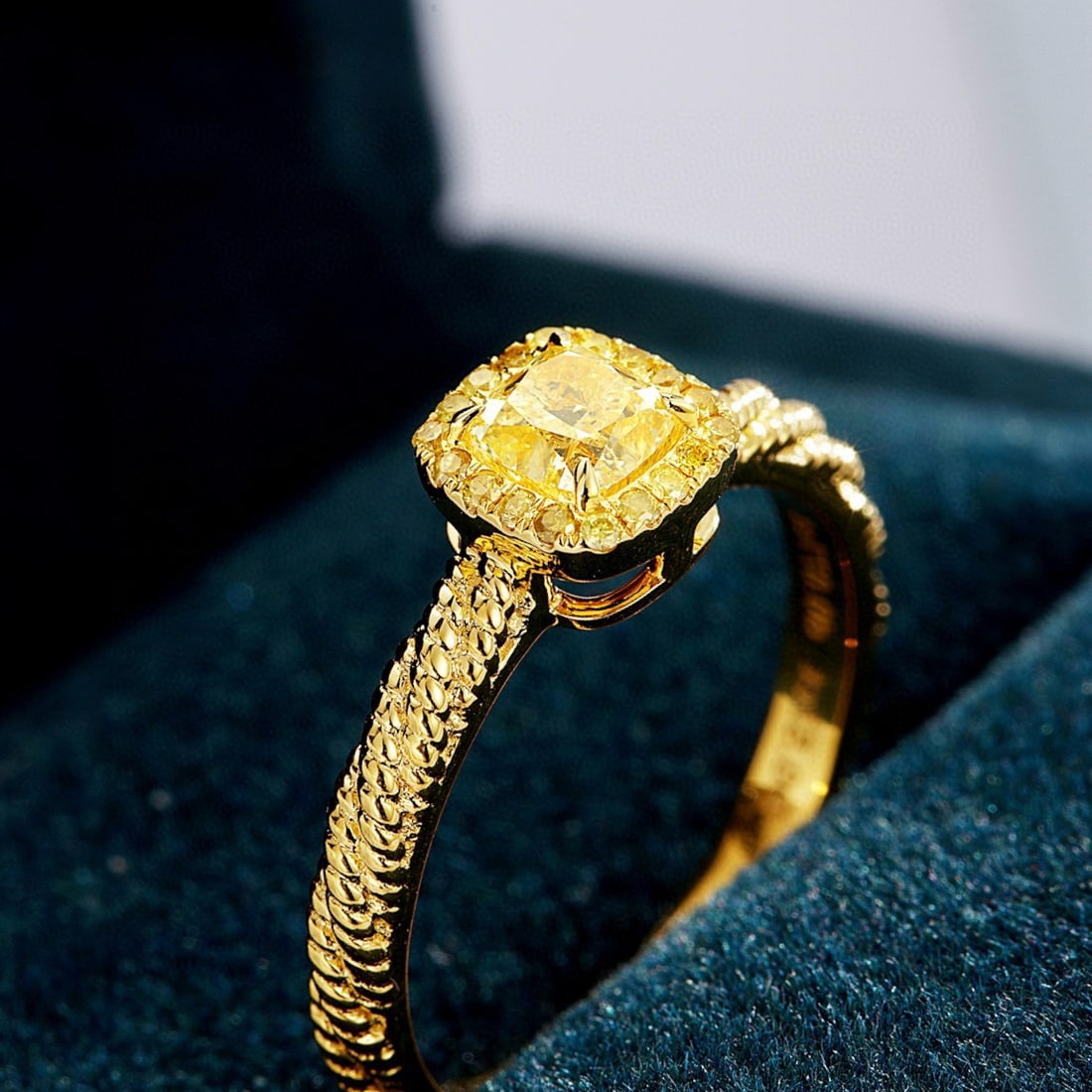 14k Gold 0.57 Ctw Natural Yellow Diamond & Yellow Diamond Ring - 2