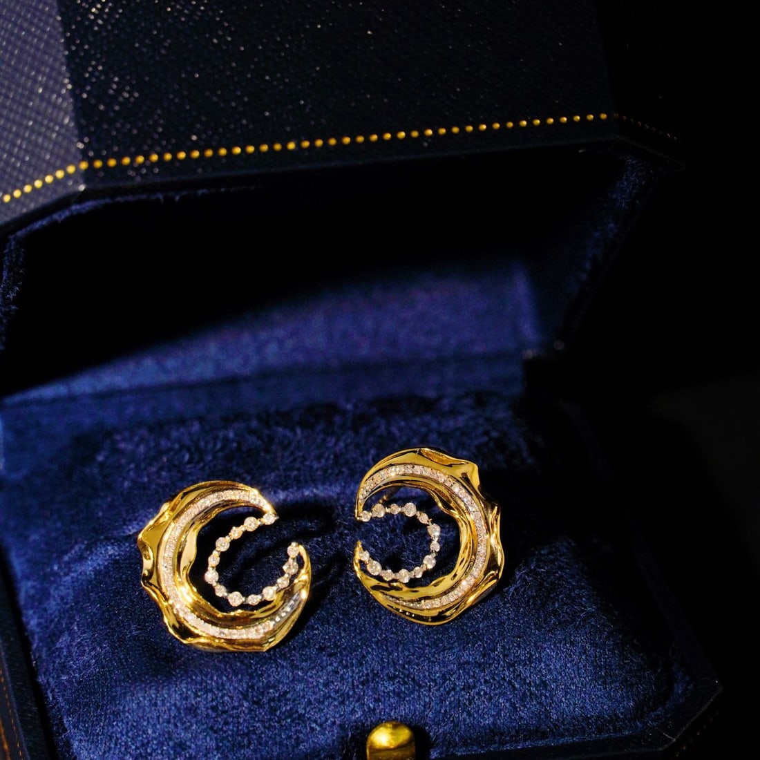 14k Gold 0.56 Ct Natural H Diamond Earrings: Ref:230940369 // gold content:14k gold // main gemstone:diamond // shape:round // carat weight:0. 56ct // clarity grade:vs-si // color:h // treatment:natural // cut grade:g // Condition: NewLow