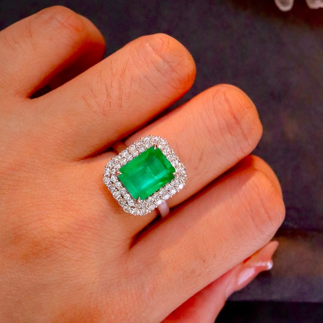 14k Gold 4.01 Ctw Vivid Green Natural Emerald & Diamond Ring - 2