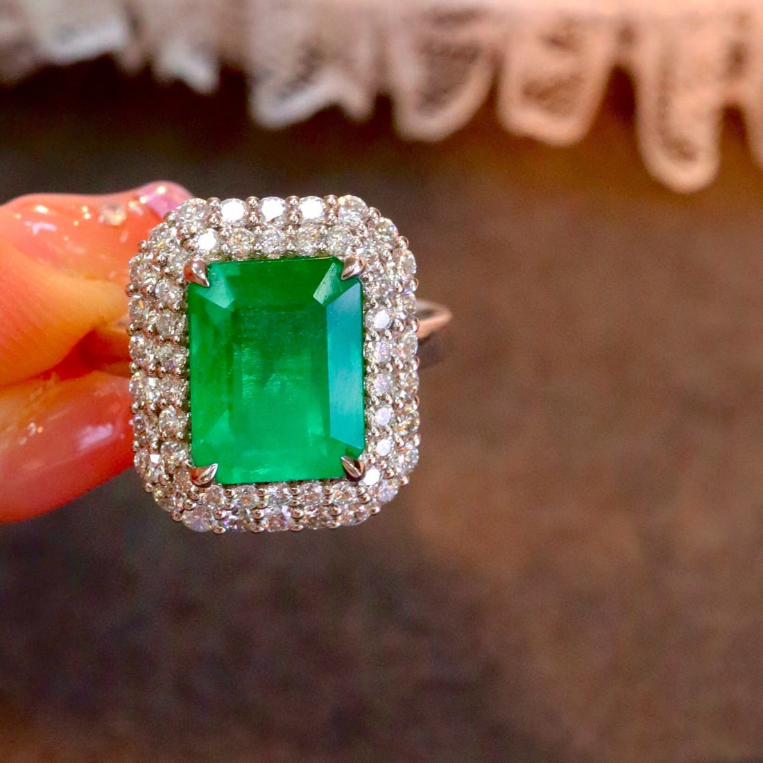 14k Gold 4.01 Ctw Vivid Green Natural Emerald & Diamond Ring - 4