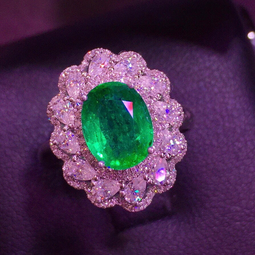14k Gold 1.71 Ct Vivid Green Natural Emerald & Diamond Ring: Ref:230940387 // gold content:14k gold // ring size:7. 25us // // main gemstone:emerald // shape:oval // carat weight:1. 71ct // color:vivid green // treatment:natural // // adjacent gemstone 2 : diam