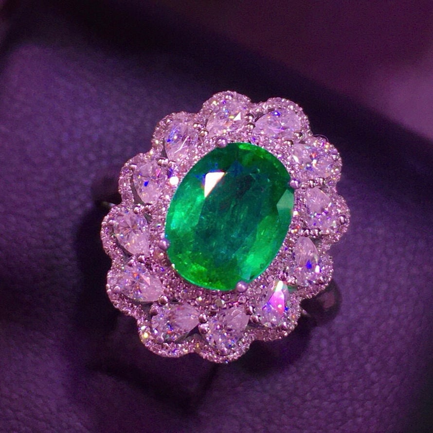 14k Gold 1.71 Ct Vivid Green Natural Emerald & Diamond Ring - 3