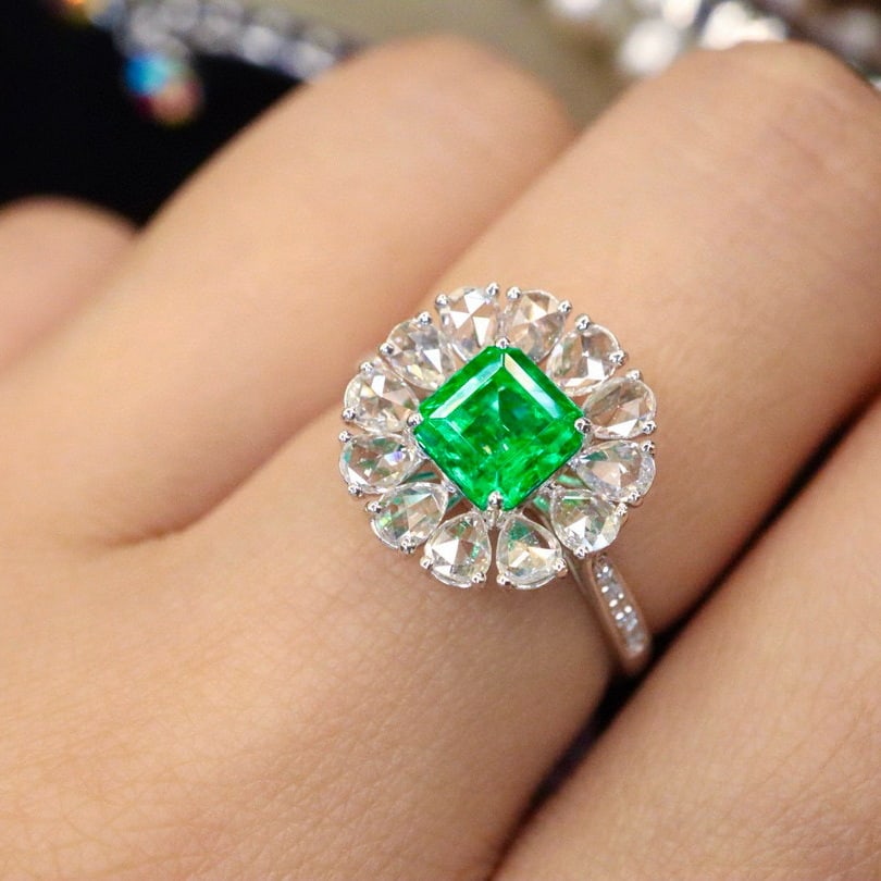 14k Gold 1.52 Ctw Vivid Green Natural Emerald & Diamond Ring - 5