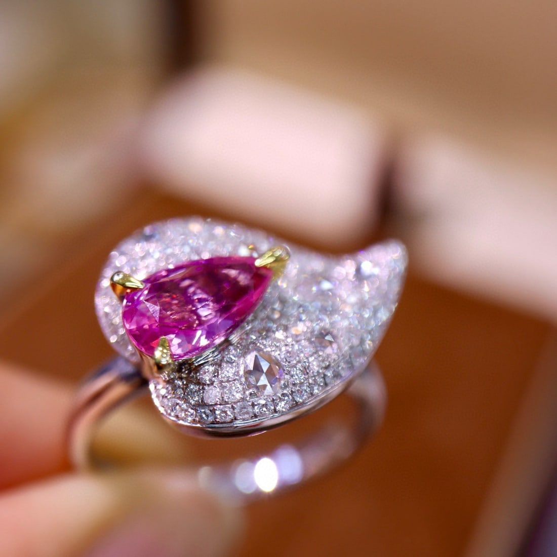 14k Gold 2.08 Ctw Natural Padparadscha Sapphire & Diamond Ring - 4