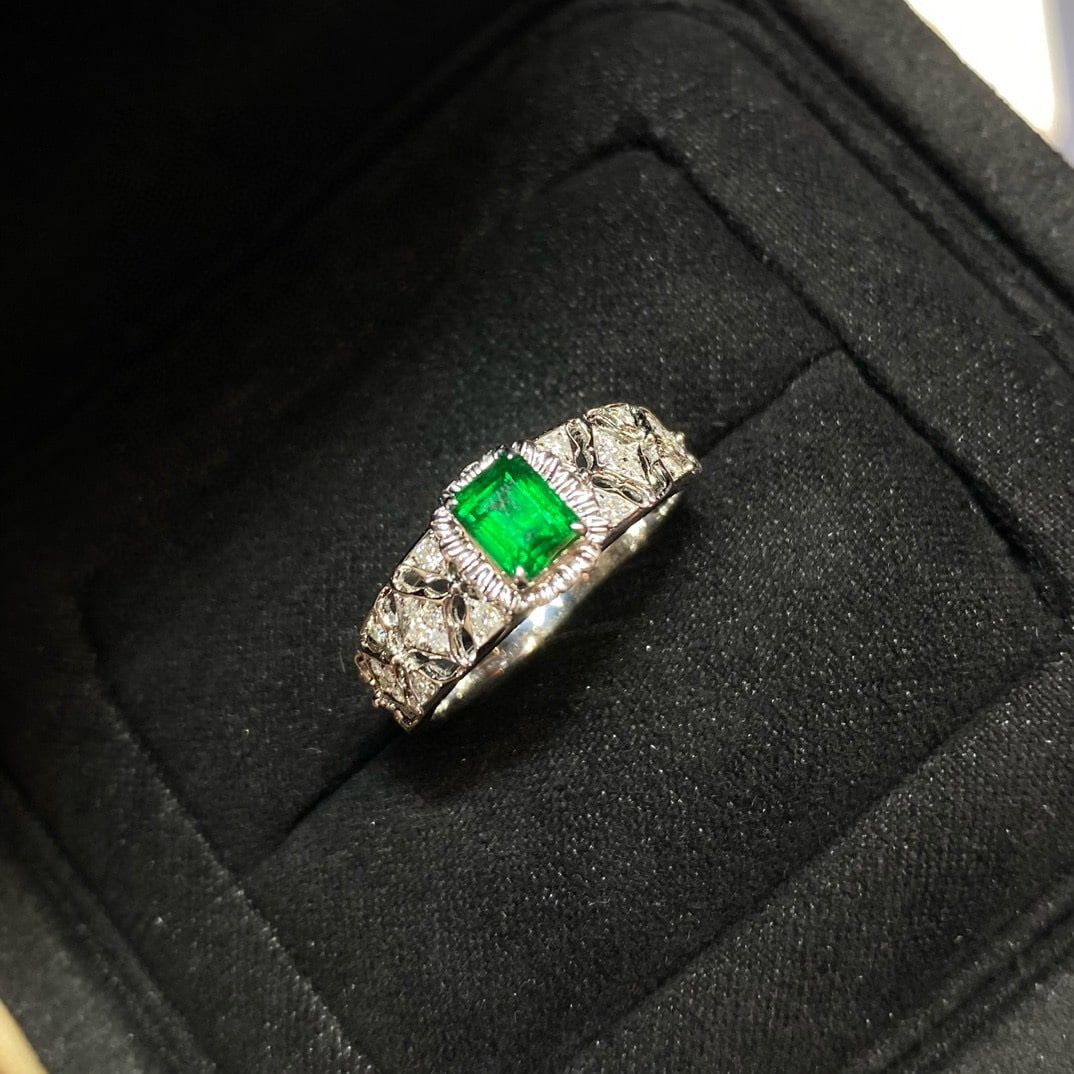 14k Gold 0.72 Ctw Vivid Green Natural Emerald & Diamond Ring - 2