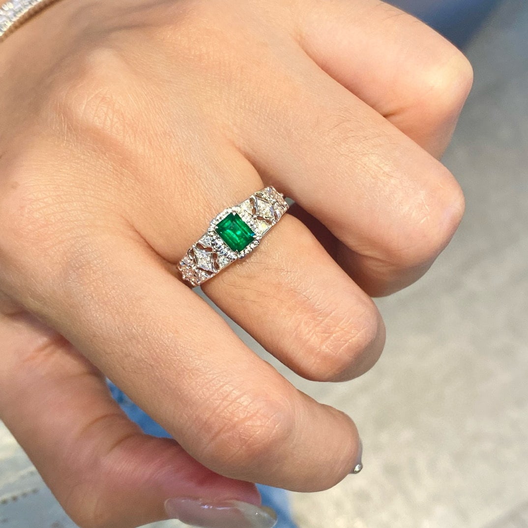 14k Gold 0.72 Ctw Vivid Green Natural Emerald & Diamond Ring - 4