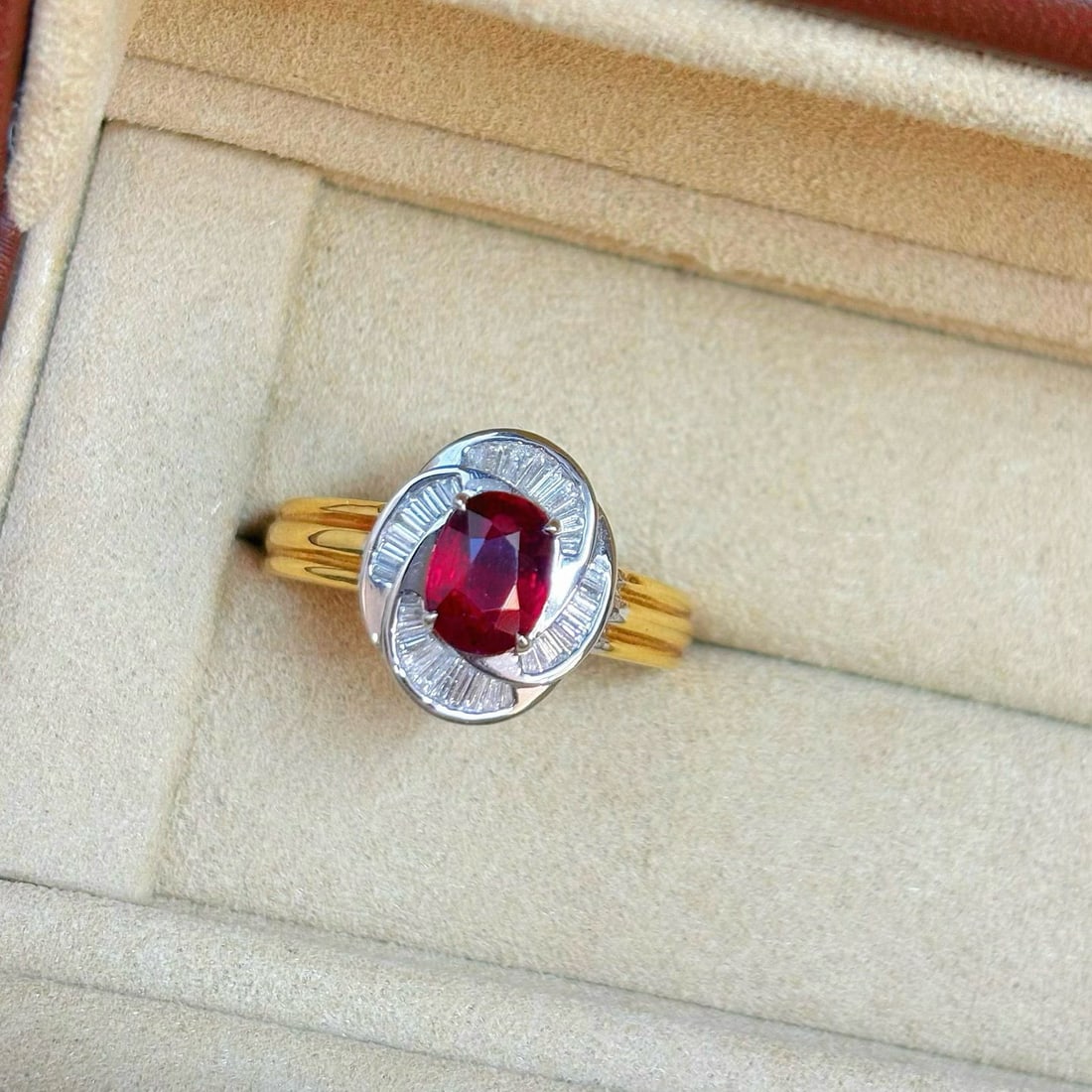 14k Gold 1.48 Ctw Natural Ruby & Diamond Ring: Ref:230940418 // gold content:14k gold // ring size:7. 25us // // main gemstone:ruby // shape:oval // carat weight:1. 08ct // color:pigeonblood red // treatment:natural // // adjacent gemstone 2 :