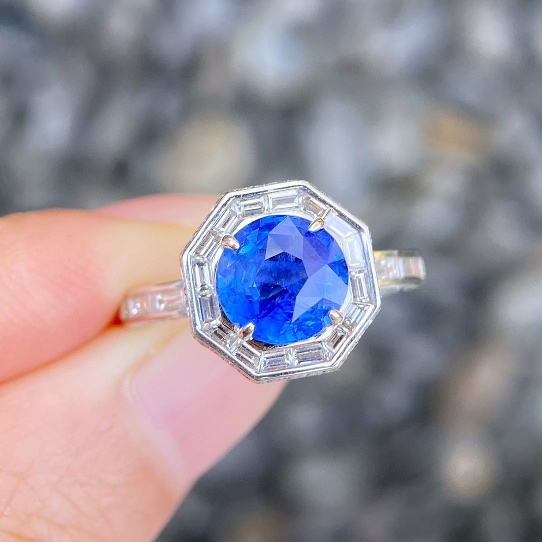 14k Gold 2.70 Ctw Natural Sapphire & Diamond Ring: Ref:230940422 // gold content:14k gold // ring size:7. 25us // // main gemstone:sapphire // shape:round // carat weight:2. 00ct // color:cornflower blue // treatment:natural // cut grade:g // //